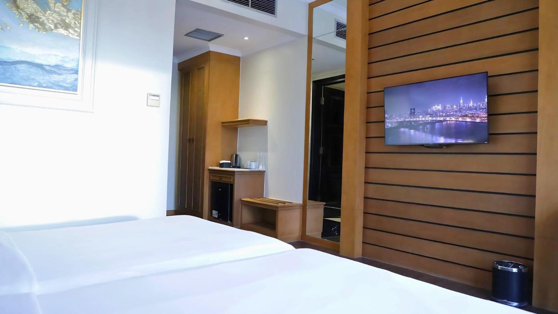 The Grantage Hotel & Sky Lounge Serpong Exterior photo
